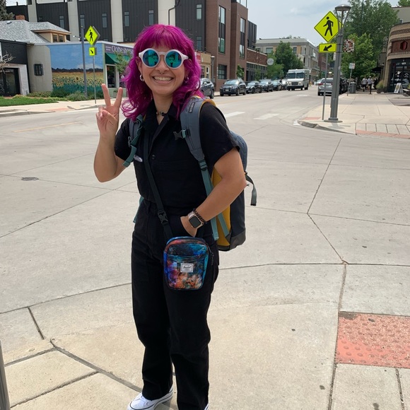 Meet your posher! - Picture 1 of 6